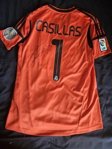 REAL MADRID IKER CASILLAS  SIGNED JERSEY WITH PHOTO PROOF AND JSA COA - Picture 1 of 2