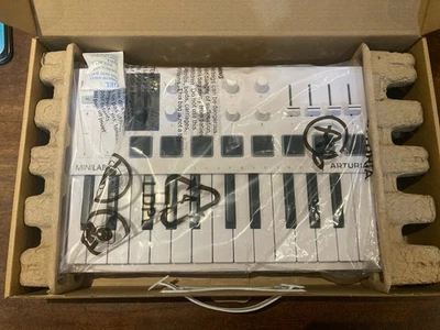 Arturia Minilab 3 USB Keyboard Controller - White (231501) - Image 1 of 4
