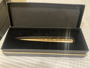 NEW IN BOX L'Objet Gold Stars Letter Opener Gold Tone with Crystals - Picture 1 of 7