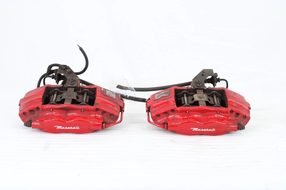 🚀 Pinzas de freno traseras izquierda y derecha Maserati Ghibli SQ4 2014-2017 OEM, P#6780000 Foto 1 de 4