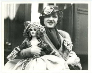 GRACE BRADLEY movie photo - Picture 1 of 2