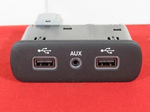 RAM 1500 2500 3500 HDMI USB & AUX MEDIA HUB NEW OEM MOPAR - Foto 1 di 5