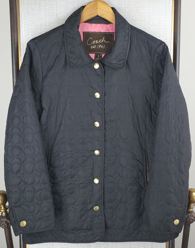 Giacca COACH donna taglia media snap davanti logo "C" nero rosa cappotto isolato