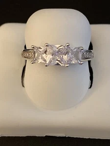 Hermoso Anillo de Plata de Ley con Piedras Circonita Corte Princesa Talla 7 - Imagen 1 de 3