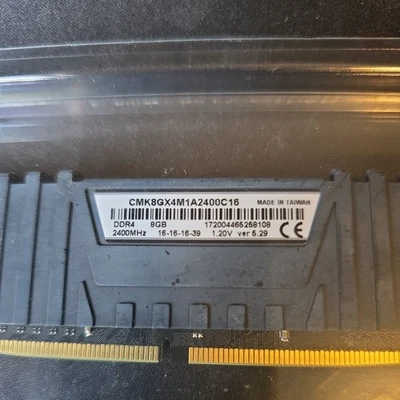 Corsair Vengeance LPX 8GB (1x8GB) PC4-19200 (DDR4-2400) CL16 CMK16GX4M2A2400C16 - Image 1 of 2