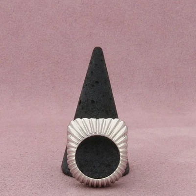 ivi los angeles sterling silver gaia signet ring size 5 - Image 1 of 3