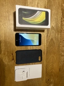 Apple iPhone SE (2nd Generation, 2020) 128GB Black Unlocked Smartphone A2296 - Picture 1 of 9