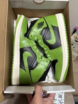 Side 6.5W / 5 Mens - Air Jordan 1 Mid Altitude Green (SHIPS ASAP!) - Image 1 of 4