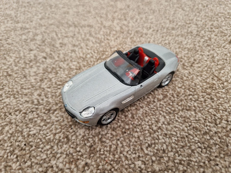 CORGI SOLIDO 1/43 CLASSIC BMW Z8 SILVER DIECAST MODEL CAR COLLECTABLE - Image 1 of 3