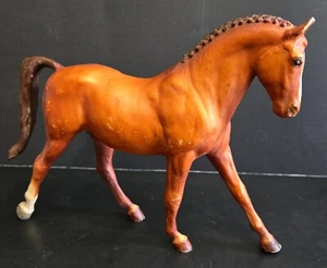 Breyer Cavallo da Collezione Classico Keen Castagno Equestre Team Mark Vintage - Foto 1 di 6