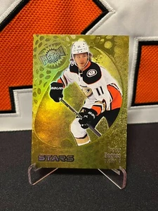 Trevor Zegras # Ducks # 2022-23 Skybox Metal Universe GOLD SPECTRUM FX #111 - Bild 1 von 2