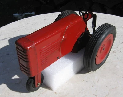 Brinquedo vintage Dol-Trac Dolecek Div. Trator agrícola Oxford ação alavanca de aço prensado - Imagem 1 de 4
