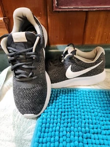 Nike Tanjun SE Running Shoes Women Sz 10 Dark Grey Athletic Sneakers 844908-005 - Picture 1 of 11
