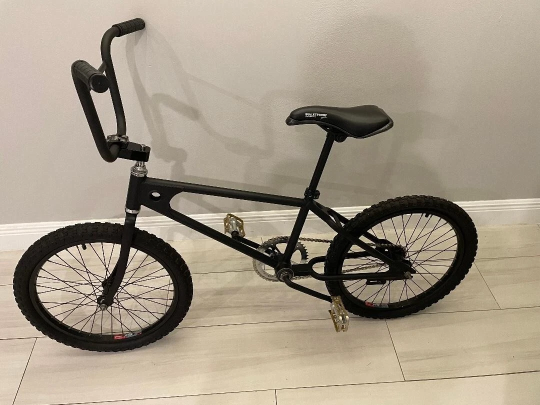 BMX自転車 マットブラック 20インチ(新品未使用) 【引き取り対応希望】 BMX自転車 マットブラック 20インチ(新品未使用) 【引き取り対応希望】
