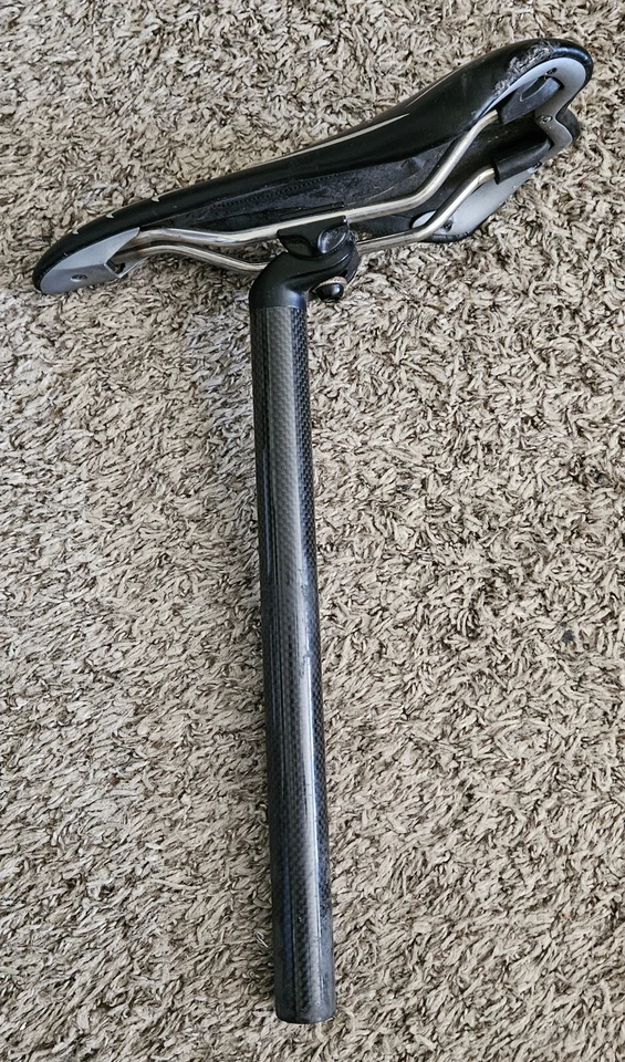 Tija de sillín de carbono Serfas con sillín dañado como está GS9 Foto 1 de 4