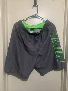 Pantalones cortos de natación Nike para hombre gris verde talla (XL) con bolsillos - Imagen 1 de 4