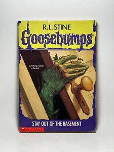 32nd Print #2 Stay Out of the Basement Goosebumps Book Original Stine Old Cover - Picture 1 of 17