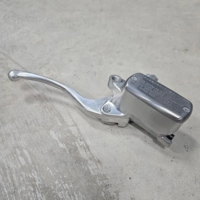 Cilindro maestro de freno delantero derecho Honda Shadow Sabre VT1100 VT1100C2 2000-2007 Foto 1 de 4