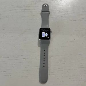 Apple Watch Series 3 38 mm GPS gris bracelet sport boîtier en aluminium argenté TESTÉ ! - Photo 1 sur 11