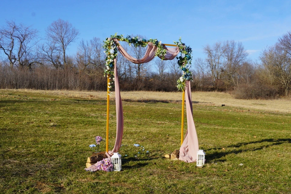 Paquete de decoración cortinas de arco, flores, corredores, velas y luces - boda pequeña $99 Foto 1 de 4