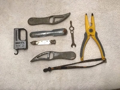 Lote De Herramientas De Pesca De Colección Escaladores De Peces Penn Llave Escala Alicates Abridor De Botellas Foto 1 de 2