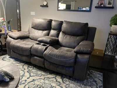 Leather Electric Recliner Love Seat With Storage. - Image 1 of 4