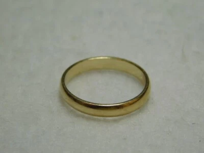 14K YELLOW GOLD LADIES WEDDING BAND SIZE 5-1/4 1.86 GRAMS TW - Image 1 of 4
