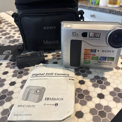 Vintage Sony Mavica MVC-FD71 Digital Camera w/Battery & Case  (Untested) - Image 1 of 2