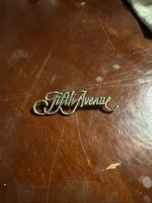 Chrysler New Yorker 1990-1993 FIFTH AVENUE emblema puerta vela lateral insignia usado  Foto 1 de 3