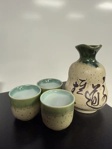 Vintage Sake Set Made in Japan-4 Total Pieces- Vintage Pottery - Picture 1 of 6