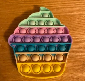 Push Pop Bubble Fidget Sensory Toy, Silicone Poppers Fidget Toy Cupcake Kids - Picture 1 of 4