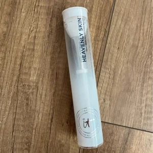 It Cosmetics Heavenly Skin Smoothing Complexion Brush #704 - Picture 1 of 2