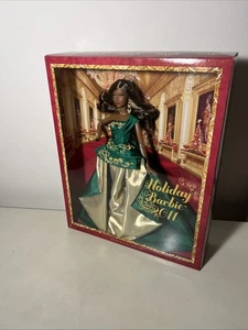 Bambola Barbie Holiday 2011, abito verde e oro afroamericano, Mattel T7915 - Foto 1 di 6