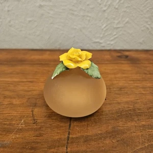 Pisapapeles George Good flor amarilla rosa esmerilado arte vidrio hojas verdes 1982 - Imagen 1 de 5