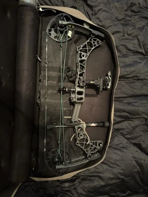 Mathews VXR 28 Compound Bow Right Hand - Image 1 of 4