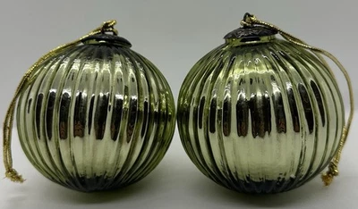 Ancienne Lot De Deux Grosses Boules De Noël En Verre Églomisé Vert - Photo 1/4