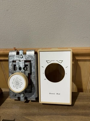 1D22-3 Dial Wall Thermostat Double Pole 22 A 125 250 277 V 05015101 Vtg 70's NEW - Image 1 of 4