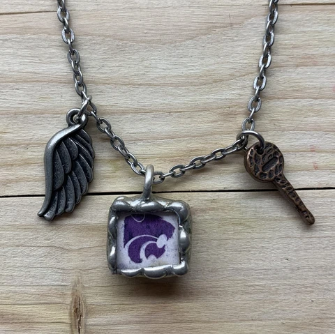 Kansas State University Wildcats Necklace. Good conditioned Cover
