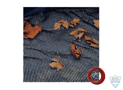 Cubierta protectora de red Buffalo Blizzard redonda y ovalada sobre el suelo para piscina  Foto 1 de 2