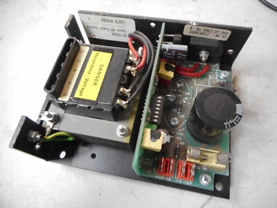 FUENTE DE ALIMENTACIÓN LINEAL FARNELL 100...240AC -- Salida 24VDC -- 16RA24012 Foto 1 de 3