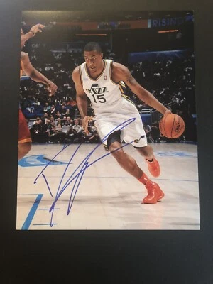 Foto firmada por Derrick Favors 8x10 auto Jazz Pelicans redes autógrafo certificado de autenticidad PRUEBA Foto 1 de 2