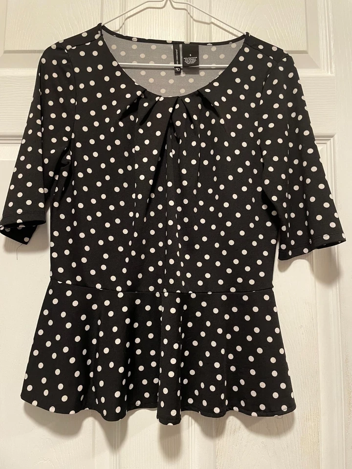 NEW DIRECTIONS top shirt blouse S 4 Bust 34 Length 23 Black White Dot Flare Hem - Image 1 of 2