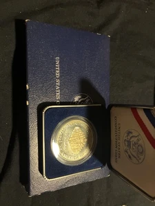 1987 United States Silver Dollar Constitutional Coin With OGP - Picture 1 of 4