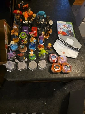 Disney Infinity Xbox 360 Lote: 26 Figuras, 4 Cristales, Discos, Portal y Juego Foto 1 de 4