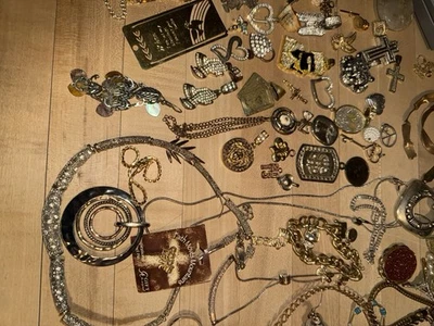 9.4 磅 批量珠宝首饰 戒指、项链、胸针耳环。 ü — 第 1/4 张图片