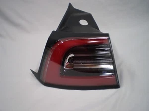 OEM 2017-2023 Tesla Model 3 Y Rear Left Driver LED Outer Tail Light 3 Pin - Bild 1 von 6