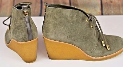 Botines Tory Burch Gamuza Cuña Talla 8 M Steampunk Verde Salvia Logo Con Cordones Foto 1 de 4