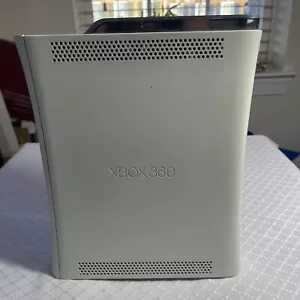 Consola blanca Microsoft Xbox 360 2009 solo SIN CABLES - PARA REPUESTOS - Imagen 1 de 11