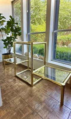 Consola tubular vintage de latón de 4 niveles con estantes de vidrio Foto 1 de 4