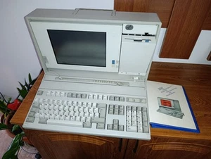 (Display does not turn on.) IBM P70 8573-121 LUGGABLE "laptop" retro computer... - Afbeelding 1 van 11